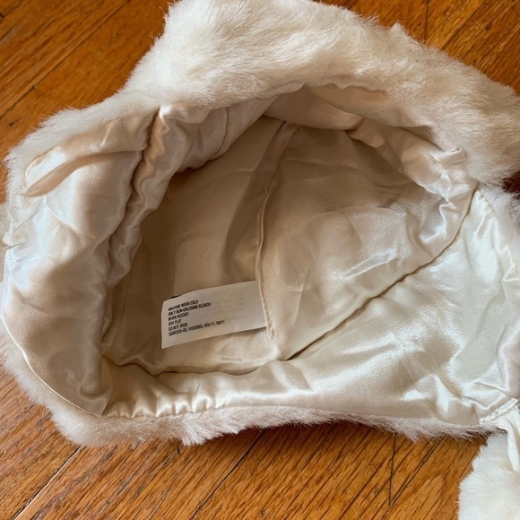 𝅺GAP | Fuzzy cream Infant hat-Size 0- 6 months - Picture 3 of 5